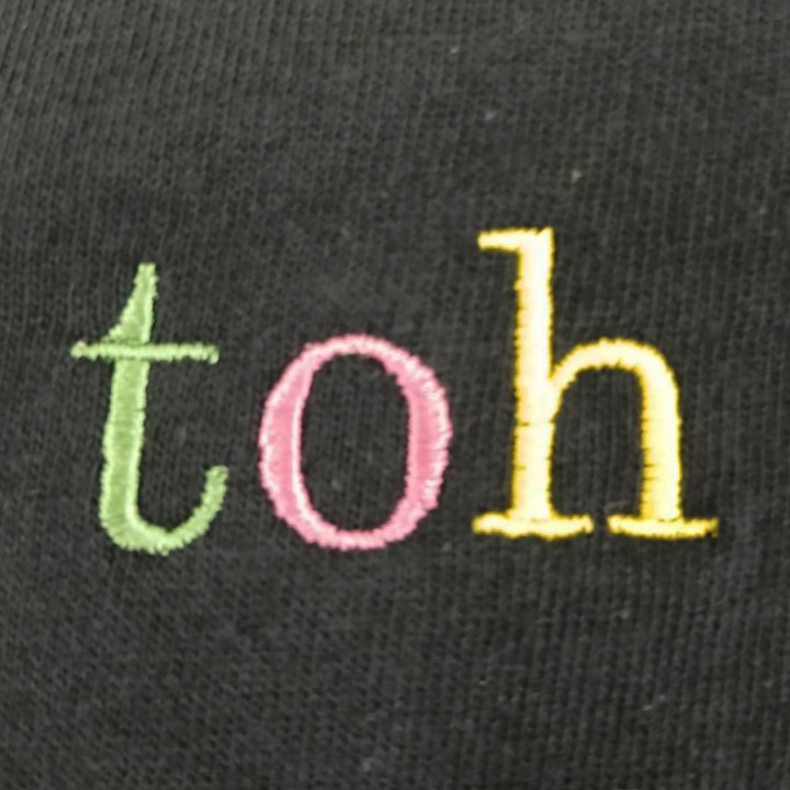 Tシャツ 【ネーム刺繍：センチュリー体】 左胸・1文字2cm